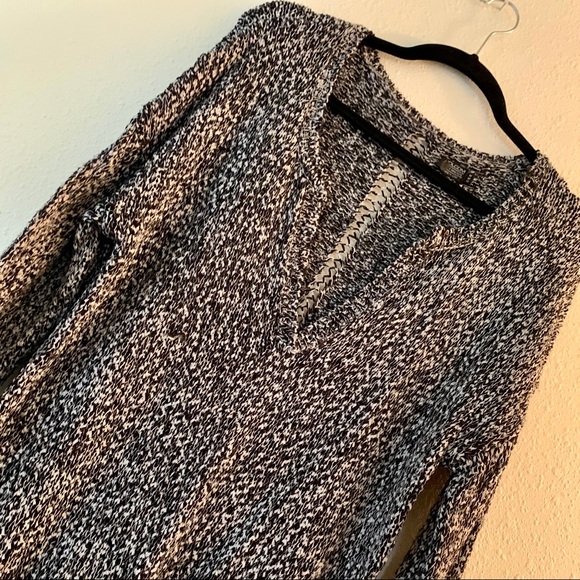 [VOLCOM] • KEEPIN COZY SWEATER • BLACK + WHITE - Picture 4 of 5